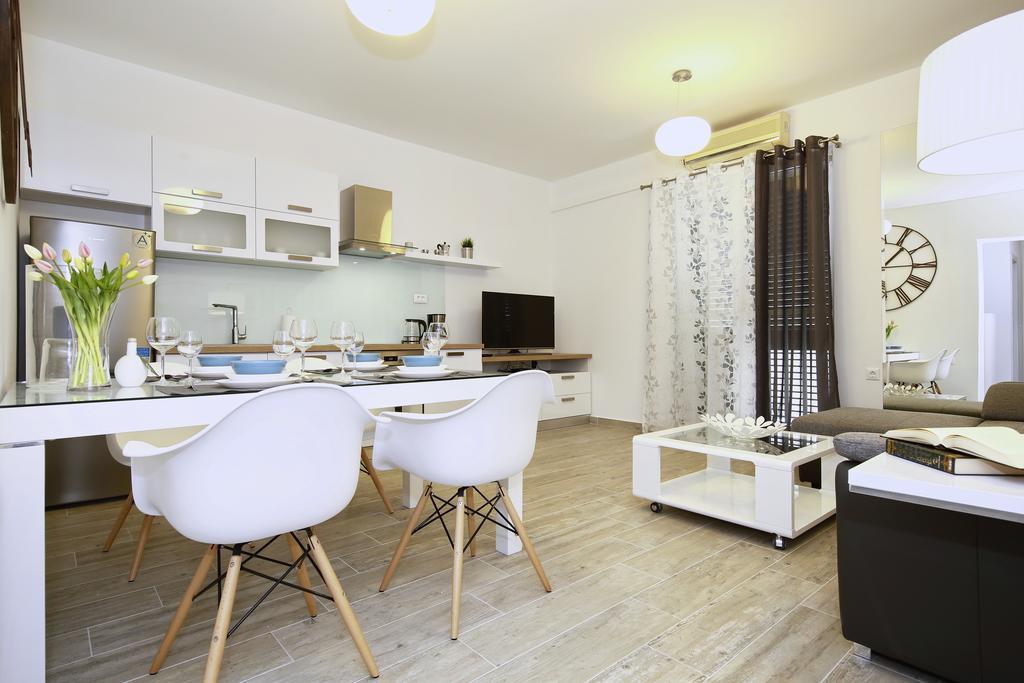 First Floor Apartman