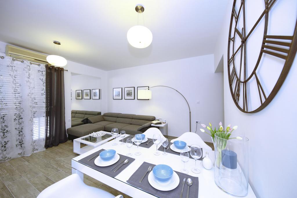 First Floor Apartman *